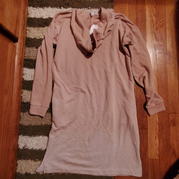 Two Long Sweatshirts - Picture 9 of 12